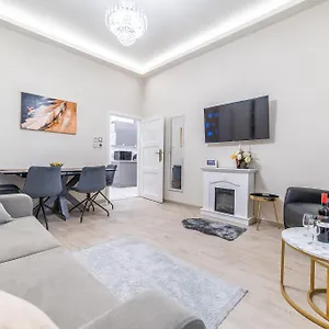 Dani Lux By Mital Apartman